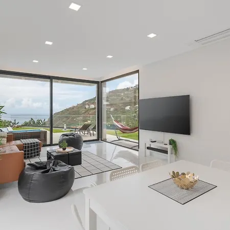 Pearl Of Calheta By An Island Holiday home